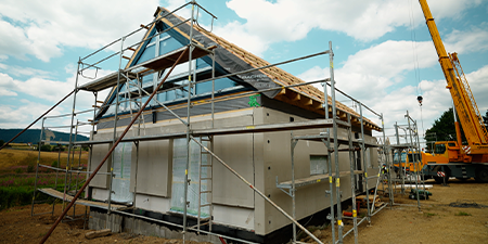 hrubá stavba Rozestavěná dřevostavba - hrubá stavba